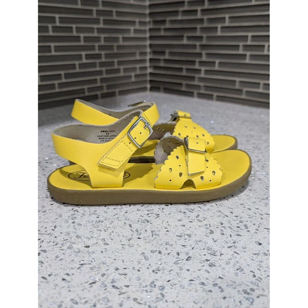 FootMates ariel sandal